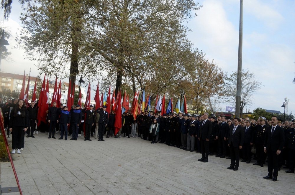 Atatürk Özlemle Anıldı