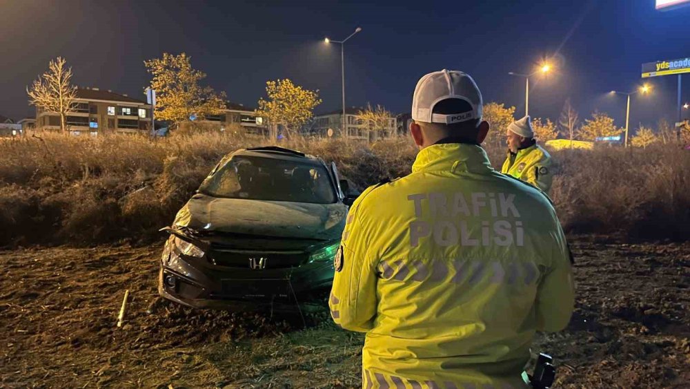 Defalarca Takla Atan Araçtan Yaralı Olarak Kurtuldu