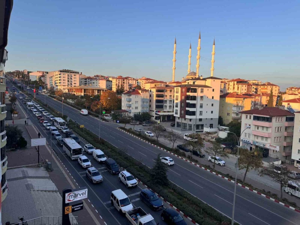 Vatandaşlar araç trafiğinden şikayet etti