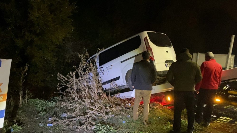 Kontrolden Çıkan Minibüs Dere Yatağına Uçtu