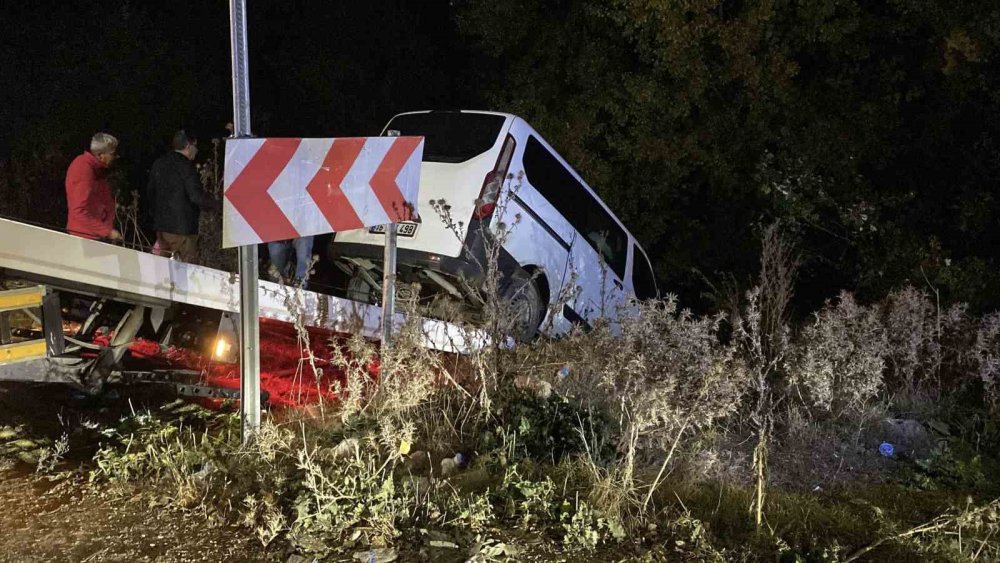 Kontrolden Çıkan Minibüs Dere Yatağına Uçtu