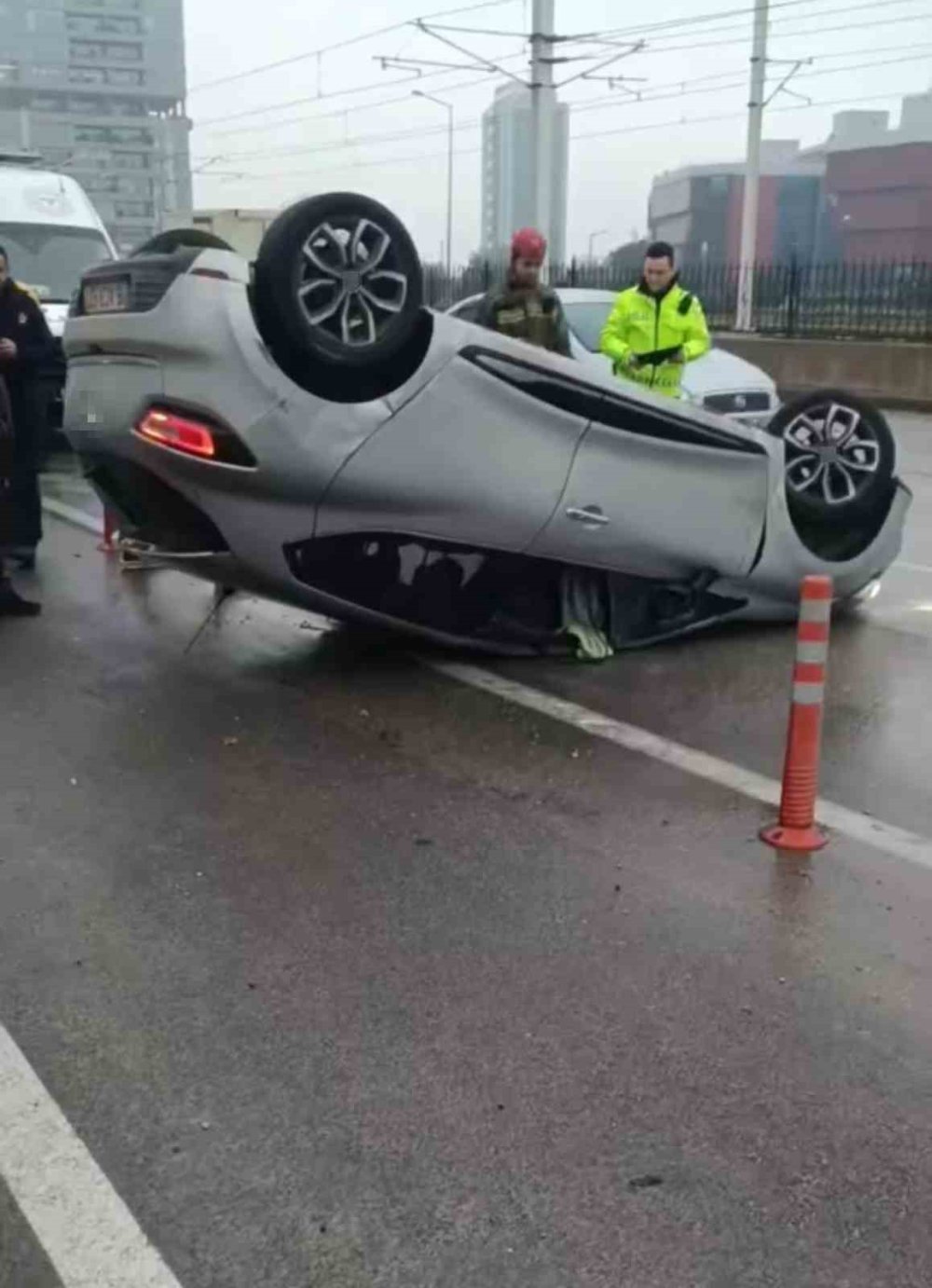 Makas Atarken Kaza Yapıp 250 Metre Savruldu