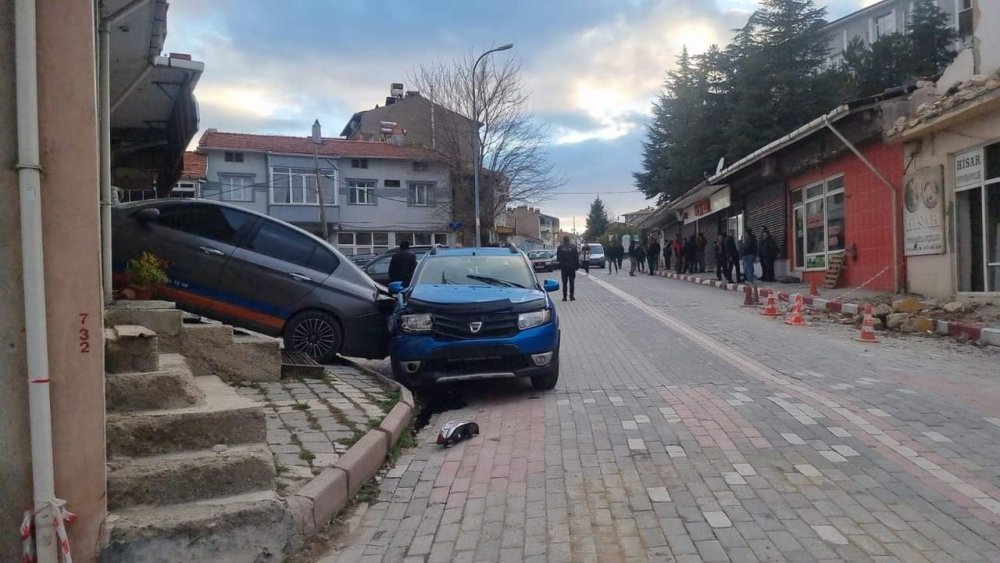 İlginç Kaza Kameralara Yansıdı