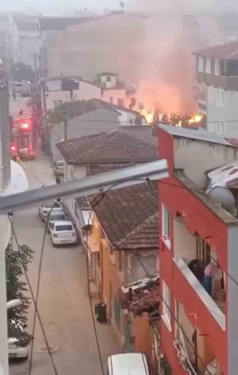 Alevlerin Sardığı Ev Küle Döndü