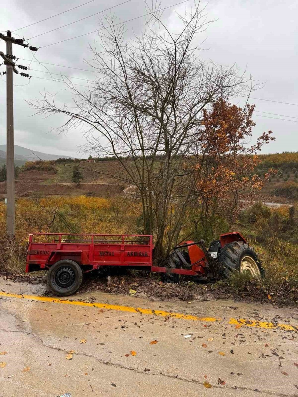 Kontrolden Çıkan Traktör Devrildi: 1 Ölü, 3 Yaralı