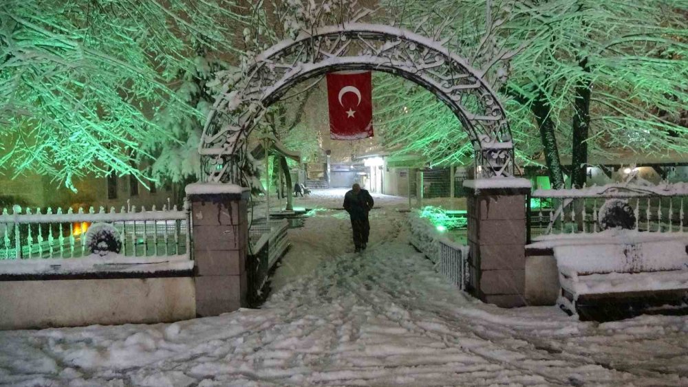 Mevsimin İlk Karı Düştü