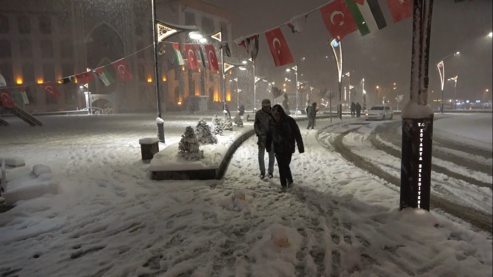 Mevsimin İlk Karı Düştü