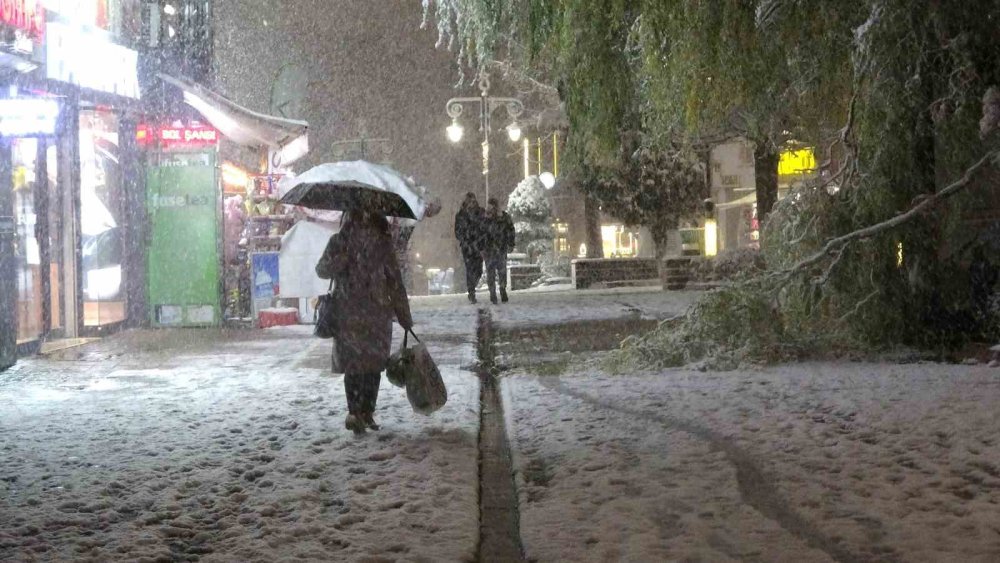 Mevsimin İlk Karı Düştü