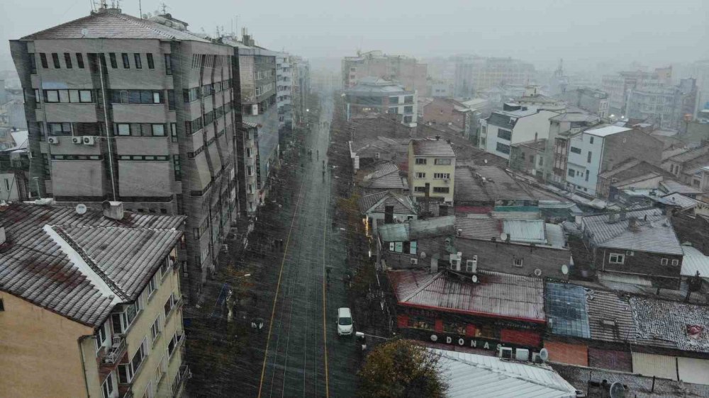 Yılın İlk Karı Düştü, Kent Beyaza Büründü