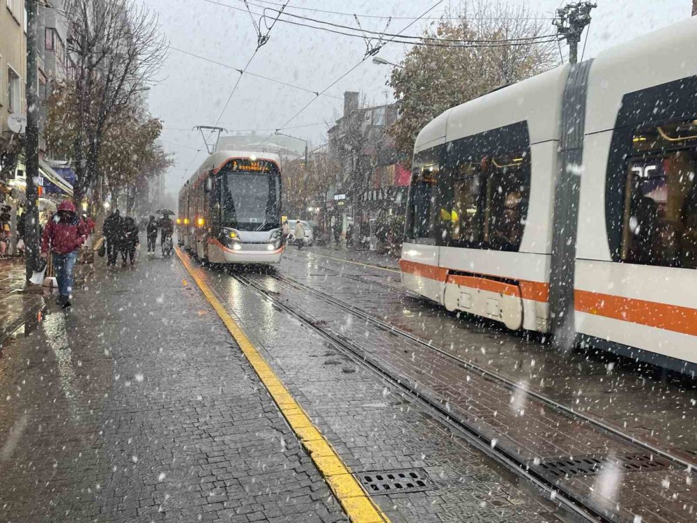 Yılın İlk Karı Düştü, Kent Beyaza Büründü