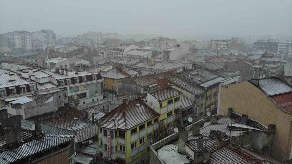 Yılın İlk Karı Düştü, Kent Beyaza Büründü