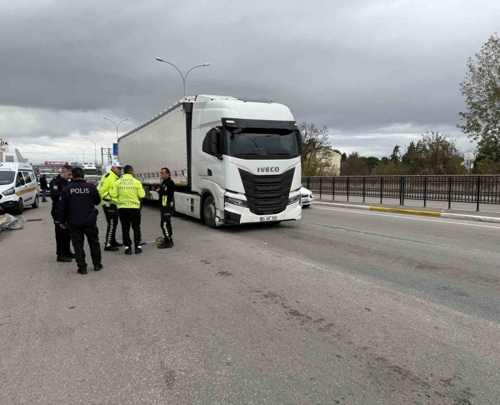 Tırın Altında Kalan Kadın, Son Yolculuğuna Uğurlandı