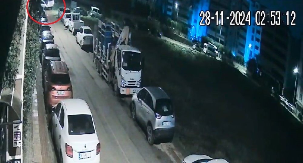 Otomobil İle Servis Minibüsü Çarpıştı 8 Kişi Yaralandı