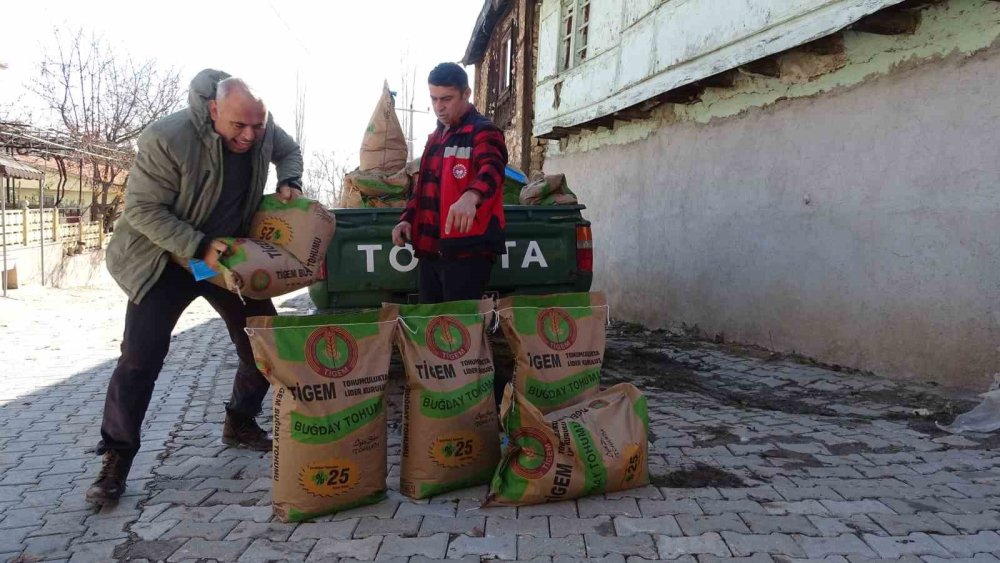 Doğal Afetten Zarar Gören Çiftçilere Buğday Tohumu Dağıtıldı