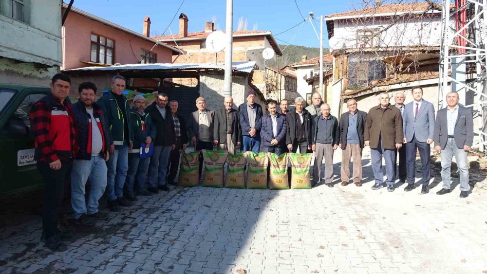 Doğal Afetten Zarar Gören Çiftçilere Buğday Tohumu Dağıtıldı