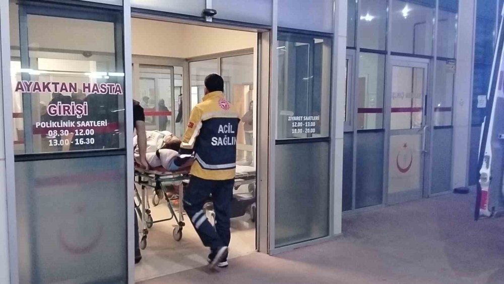 Otomobil Önce Traktörle, Ardından Savrularak Kamyonetle Çarpıştı