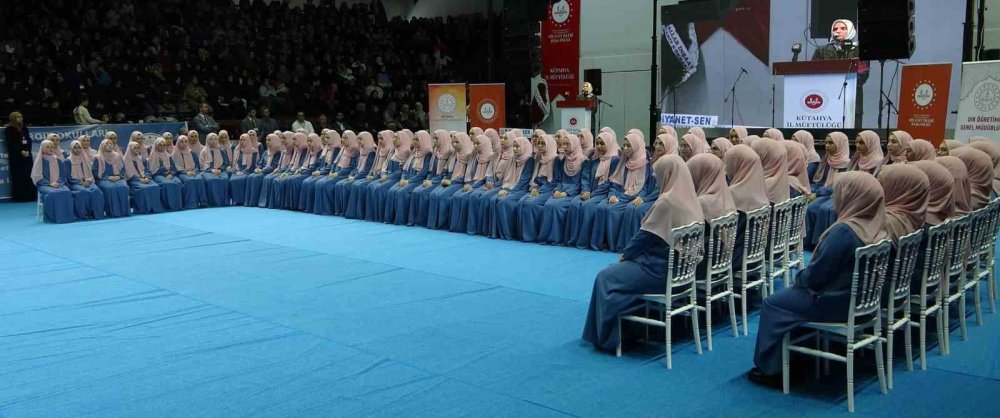 Hafızlık Eğitimini Başarıyla Tamamlayan 83 Kız Öğrenci İçin İcazet Merasimi