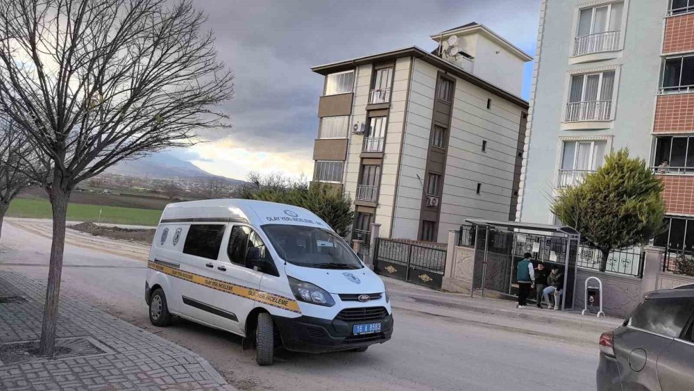 Anahtar Unutulunca İple Sarkıtılan Genç 3’üncü Kattan Düştü