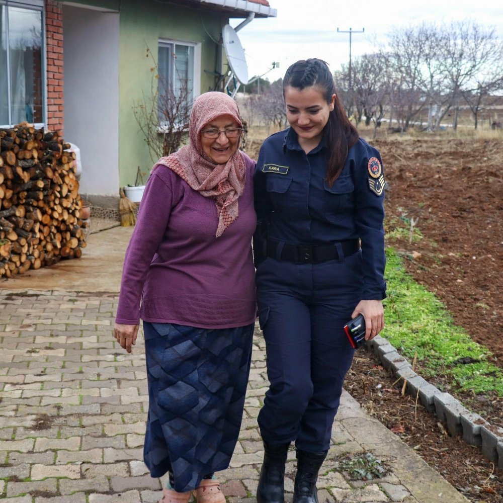 Jandarma Ekiplerinden Kamu Personeli Ve Muhtarlara Seminer