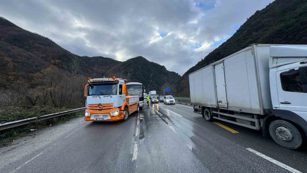 6 Araçlı Zincirleme Kaza: 15 Hafif Yaralı