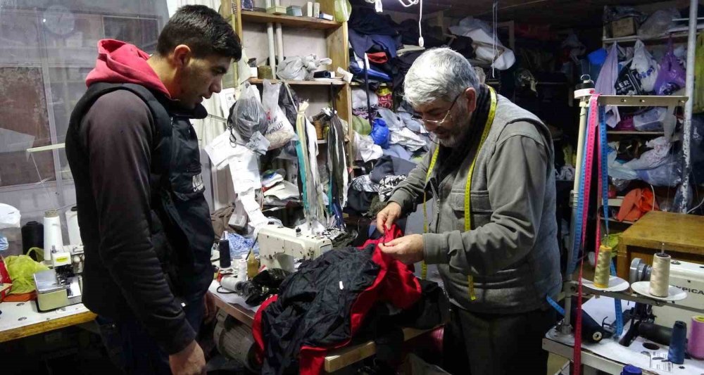 64 Yıldır Terzilik Yapan Zeki Alhan, Mesleğini İlk Günkü Heyecanla Sürdürüyor