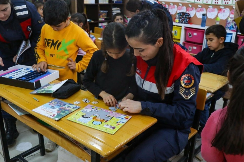 Miniklere Jandarma Mesleği Tanıtıldı