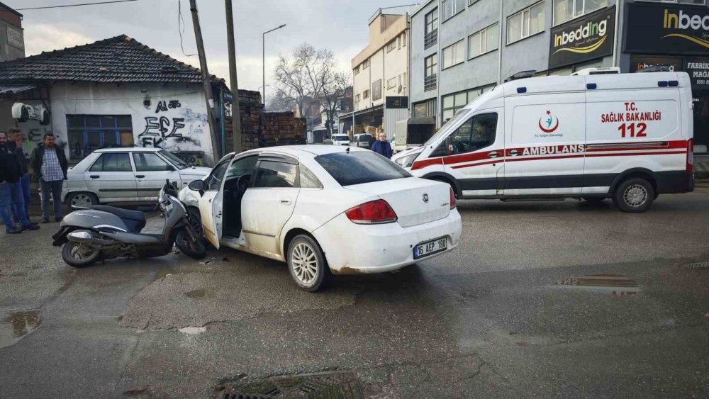 Otomobil ile motosiklet kafa kafaya çarpıştı: 1 Yaralı