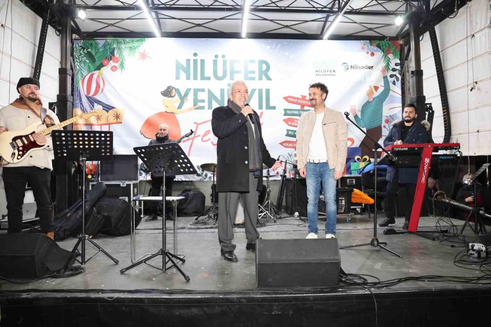 Yeni Yıl Festivali’nde Eğlence Ve Alışveriş Bir Arada