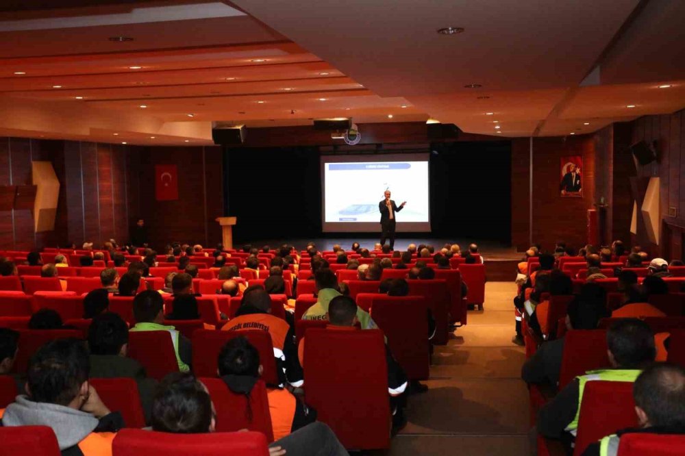 Temizlik İşleri Personeline Yalın Temelleri Eğitimi Verildi