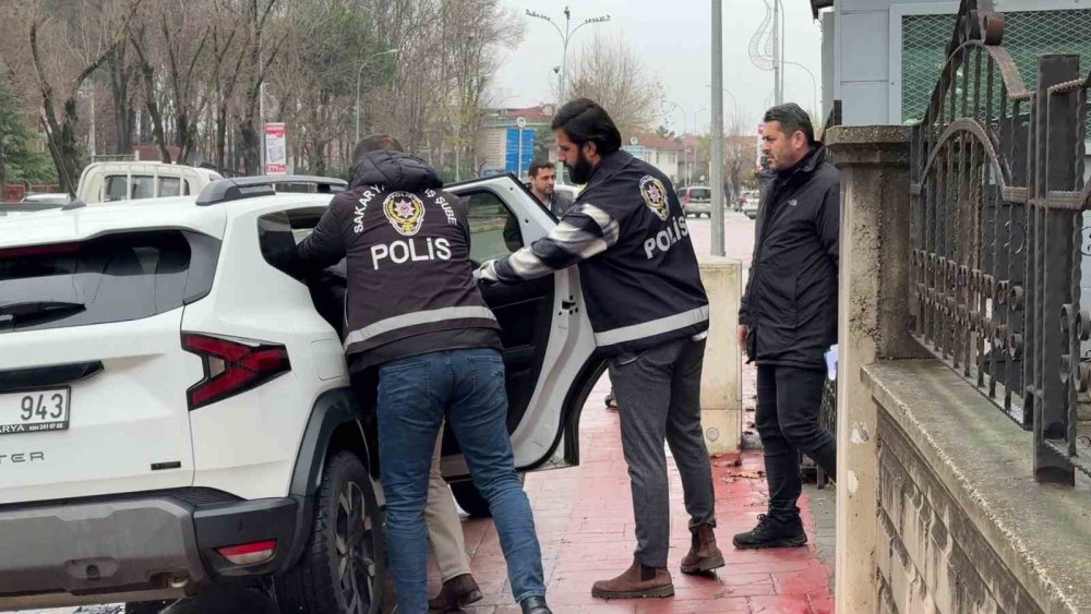 3 Ay Önce Evlendiği Eşini Defalarca Bıçaklayarak Ağır Yaraladı