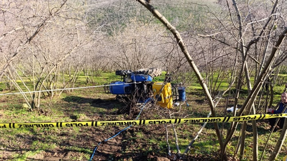 Devrilen Traktörün Altında Kalan Sürücü Hayatını Kaybetti