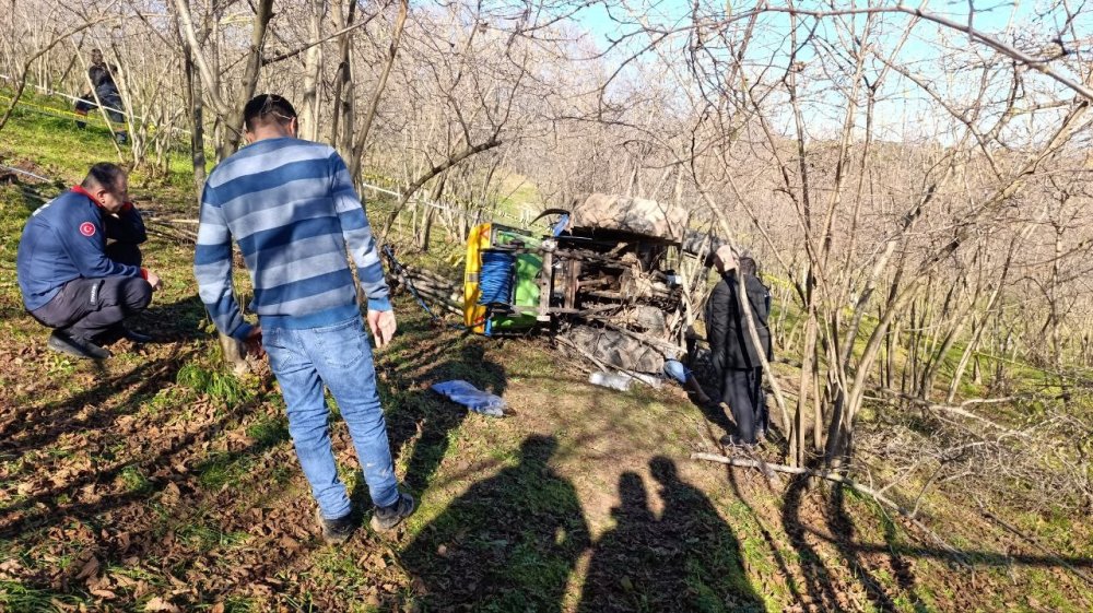 Devrilen Traktörün Altında Kalan Sürücü Hayatını Kaybetti