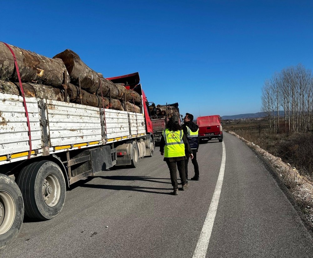 Kütahya’da Orman Emvali Yüklü Araçlar Denetlendi