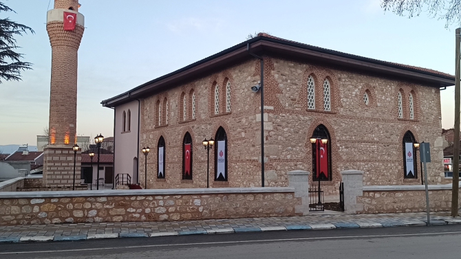 tarihi-camii-yeniden-ibadete-acildi3.jpg