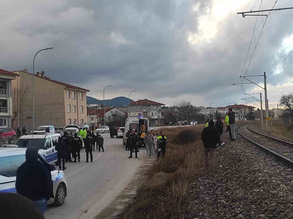 Polisten Kaçan Araç Takla Atarak Demir Yoluna Devrildi