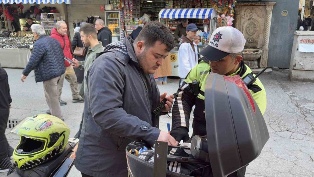 Yayalara Ayrılan Alana Motosikletle Girenlere Ceza Yağdı