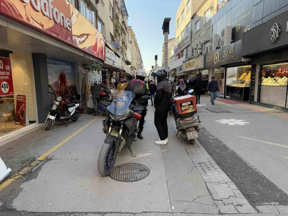 Yayalara Ayrılan Alana Motosikletle Girenlere Ceza Yağdı