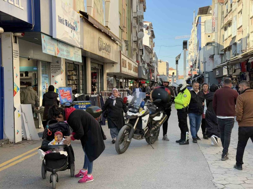 Yayalara Ayrılan Alana Motosikletle Girenlere Ceza Yağdı