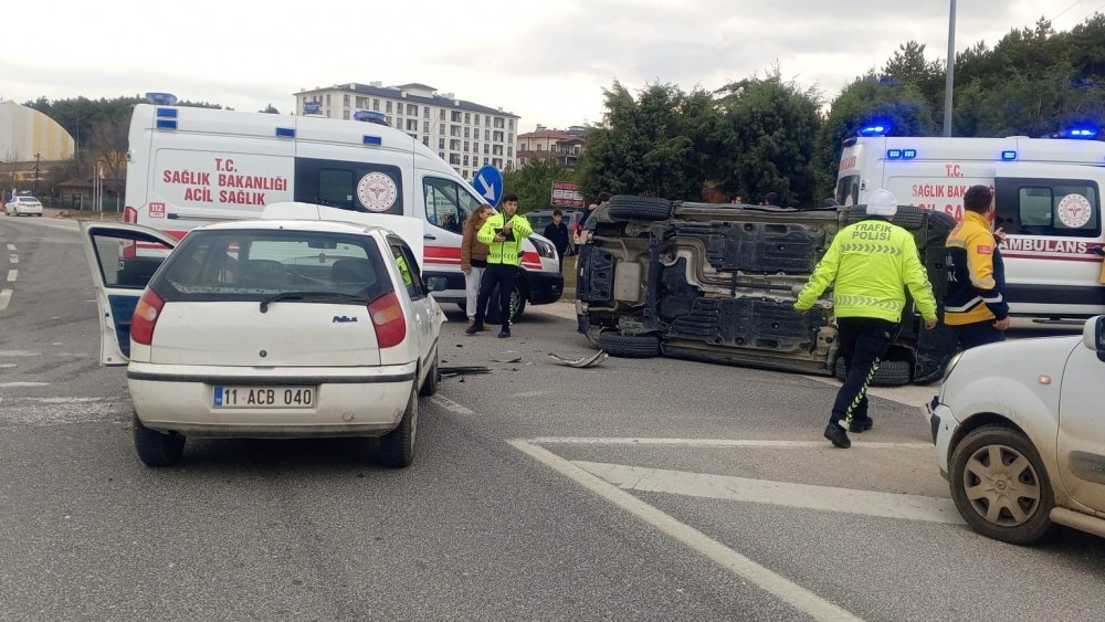 Yan Devrilen Otomobilin Sürücüsü Yaralandı