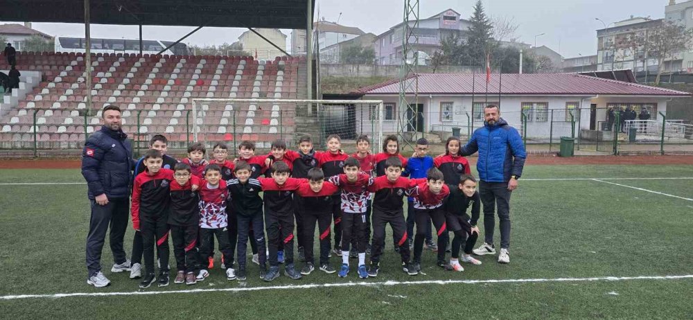 Bilecik Futbol Akademi U-11 Futbol Takımı Katıldıkları İlk Turnuvada Göz Doldurdu