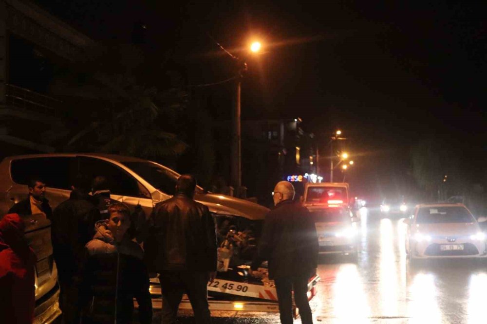 Kazaya Sebebiyet Verdi, Olay Yerinden Kaçtı: 3 Yaralı