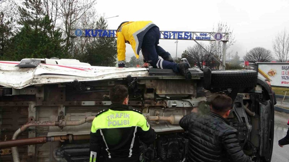 Ambulansla Otomobil Çarpıştı: 1 Kişi Yaralandı