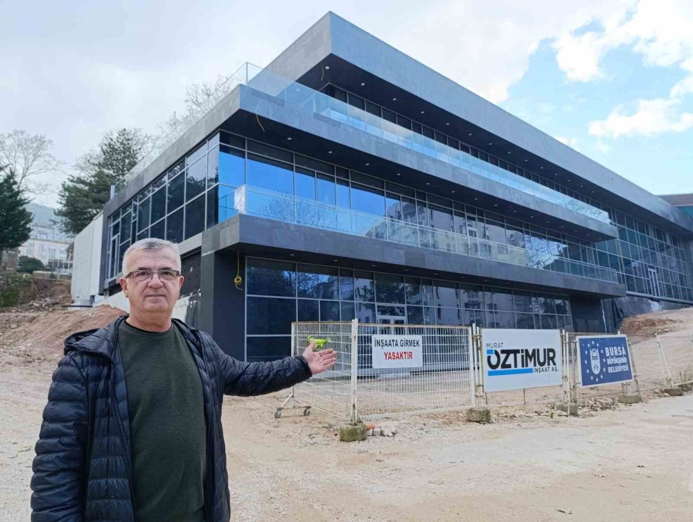 Doksan Senelik Havuzlu Park’ta İnşaat Durdu, Muhtar İsyan Etti