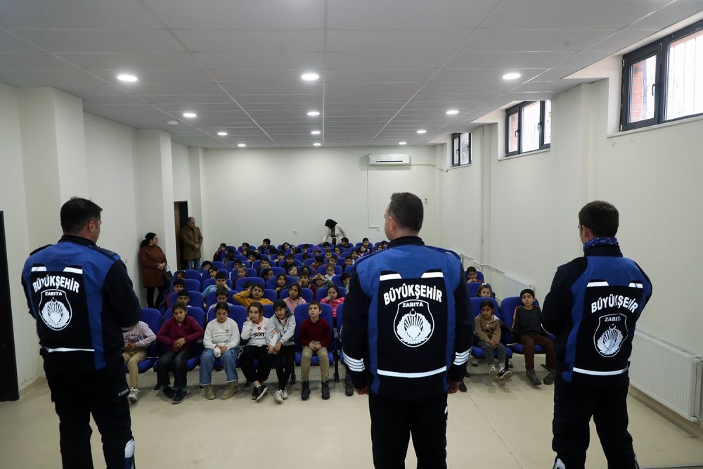 Zabıtadan Okullarda Trafik Eğitimi