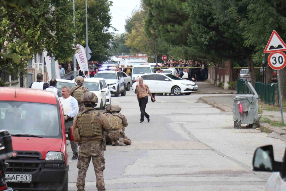 Eski Polis, Sevgilisini Boğazından Defalarca Bıçakladı