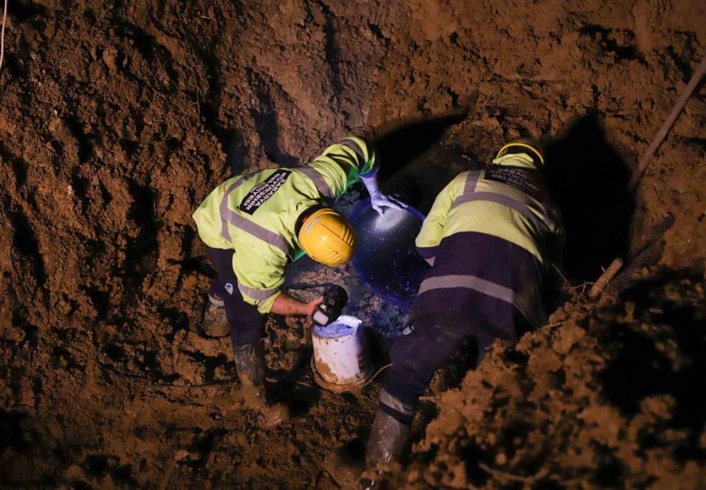 Su Arızası İçin Ekipler Gece Boyu Aralıksız Çalıştı