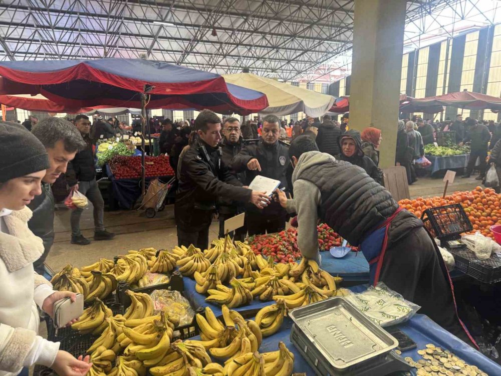 Zabıta Ekiplerinden Semt Pazarlarında Terazi Ve Etiket Kontrolü