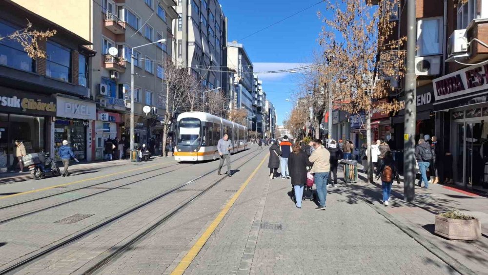 Vatandaşlar Kent Merkezinde Yoğunluk Oluşturdu