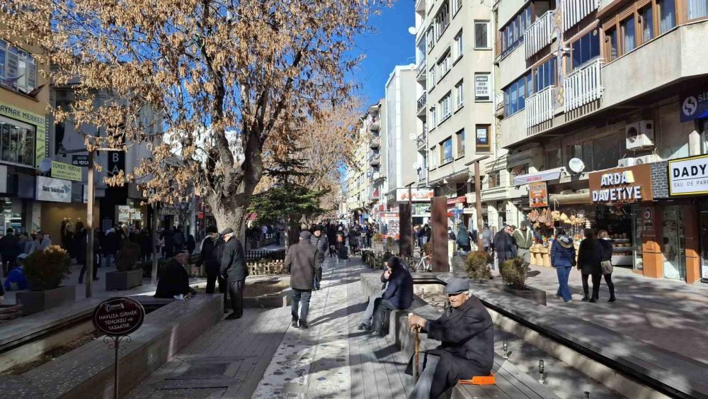 Vatandaşlar Kent Merkezinde Yoğunluk Oluşturdu