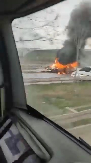 Bariyerlere Çarpan Araç Alevlere Teslim Oldu